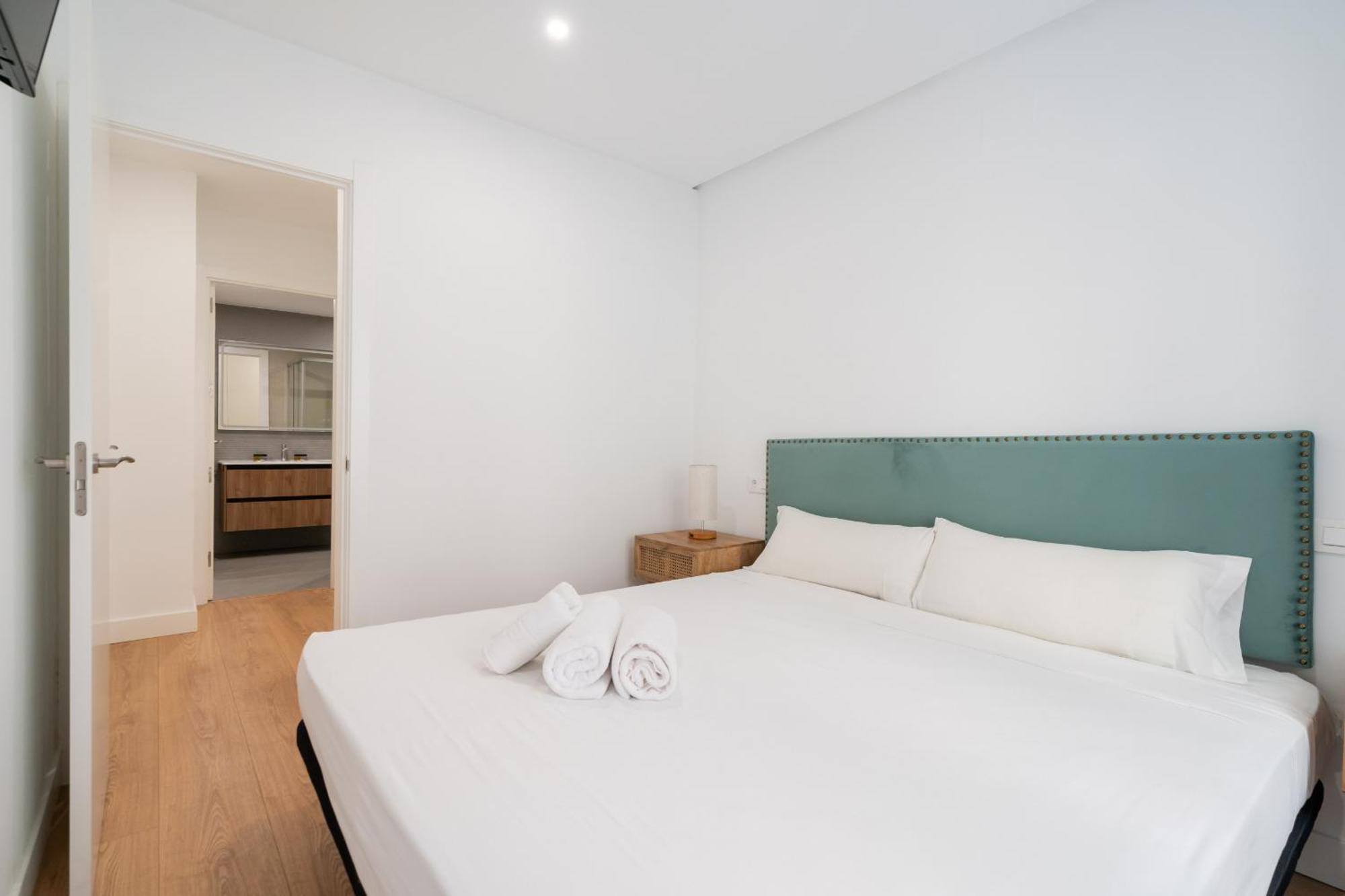 Apartamento Reformado En La Gran Via Alquiler Temporal Madrid Exterior foto